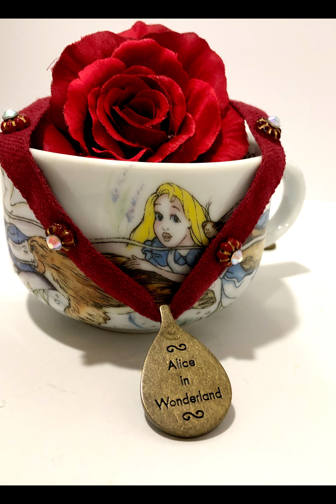 AMAZING CONVERATION PIECE FROM ALICE AND WONDERLAND.